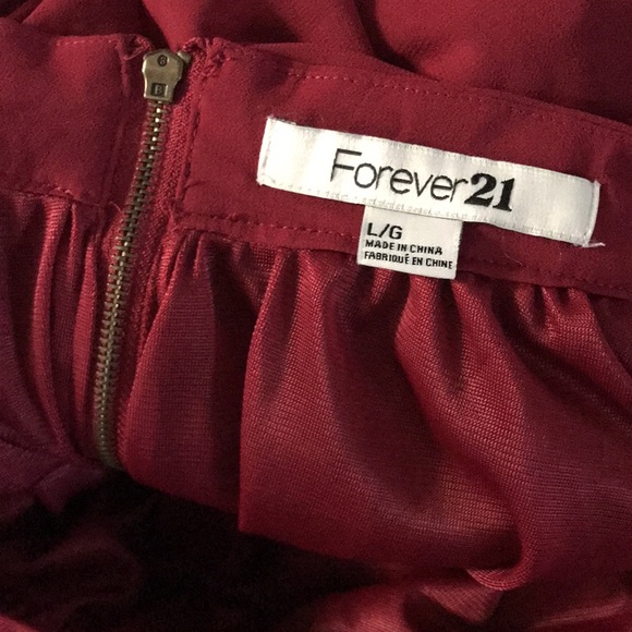 Red mini skirt - Picture 2 of 3